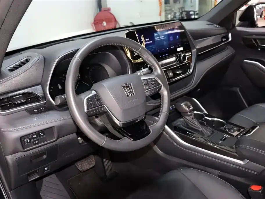 Toyota Crown Kluger 2023 из CN, фото 5