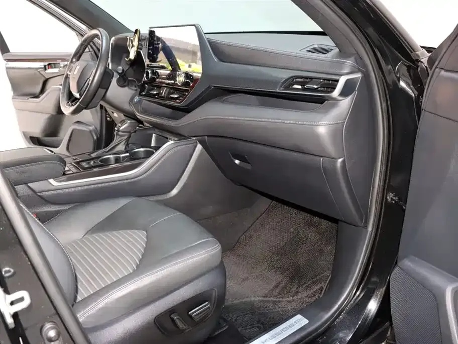 Toyota Crown Kluger 2023 из CN, фото 10