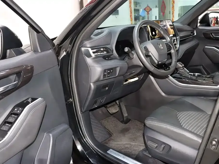 Toyota Crown Kluger 2023 из CN, фото 9