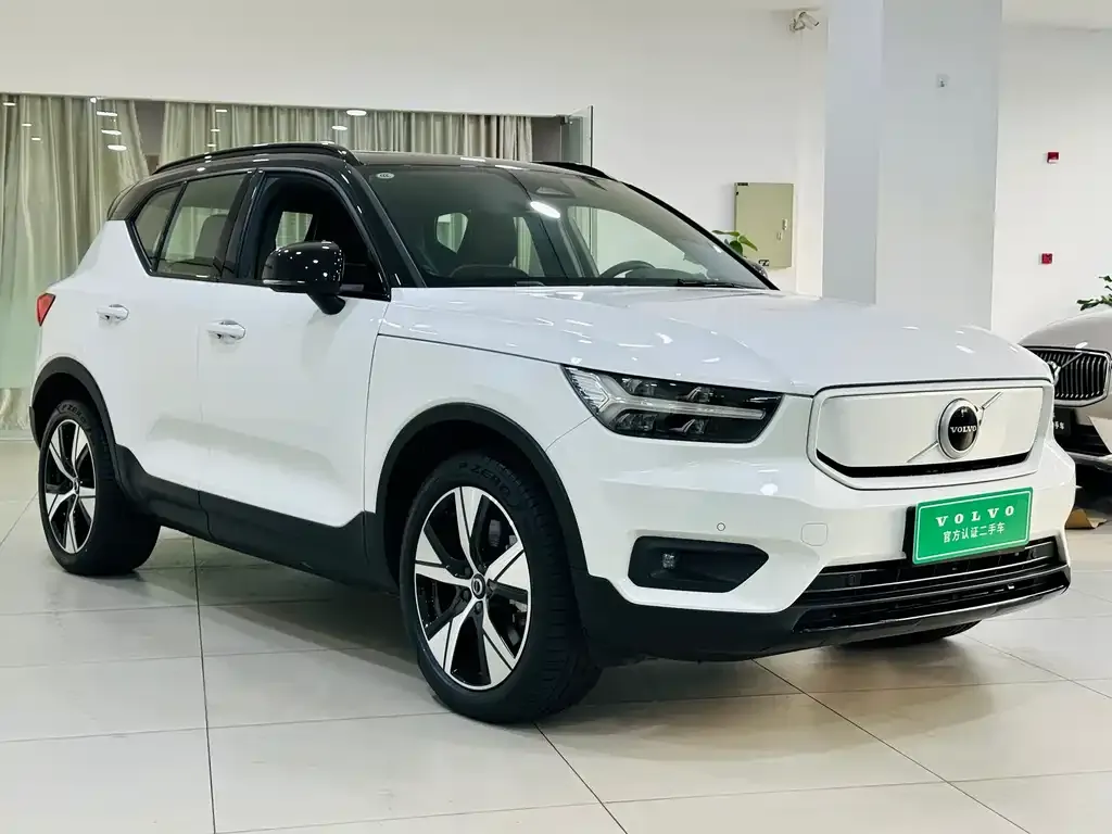 Volvo XC40 NEV — фото 3