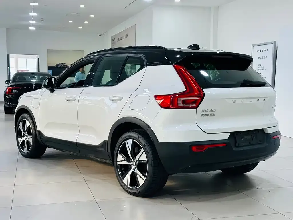 Volvo XC40 NEV — фото 7