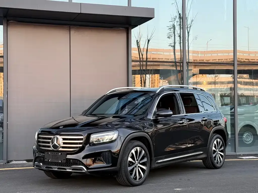 Mercedes-Benz GLB — фото 1