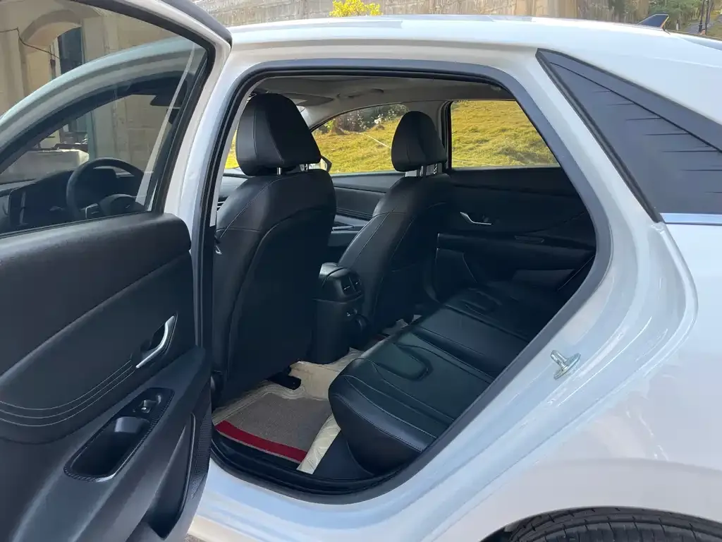 Hyundai Elantra 2022 из CN, фото 2