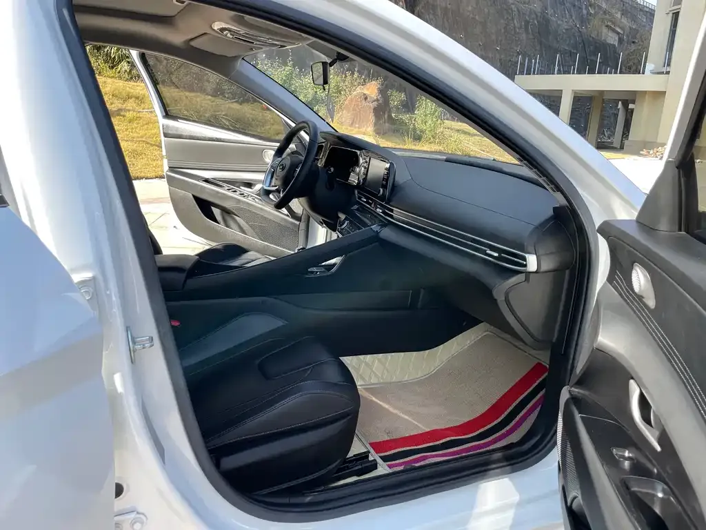 Hyundai Elantra 2022 из CN, фото 3