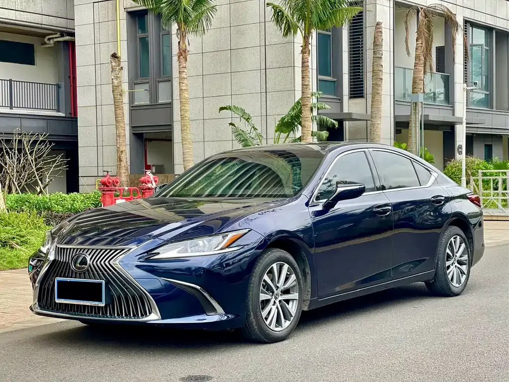 Lexus ES — фото 1