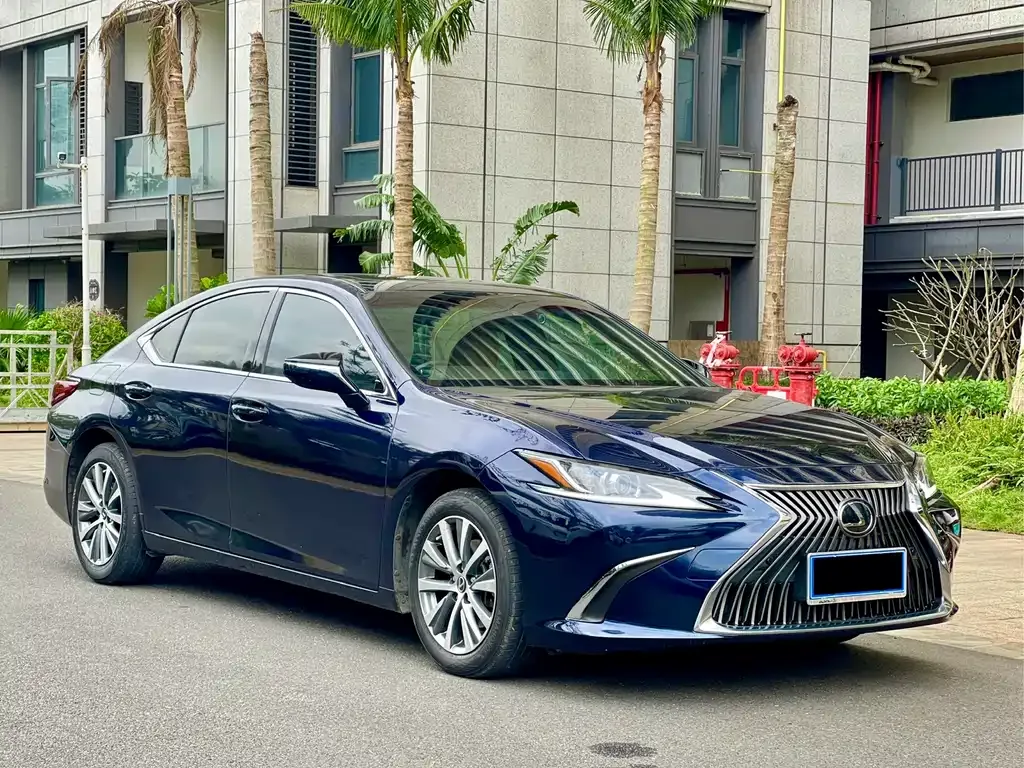 Lexus ES — фото 8