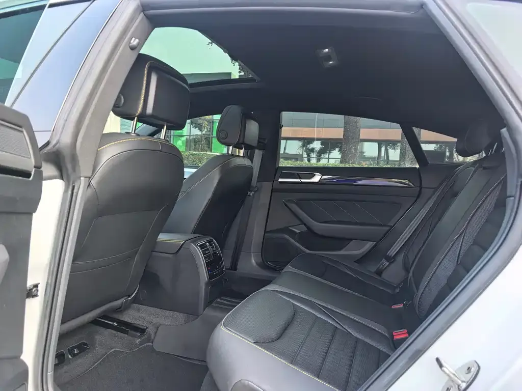 Volkswagen CC 2024 из CN, фото 7