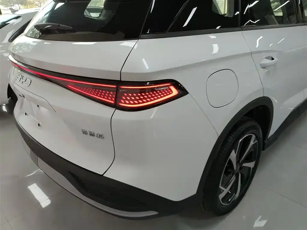BYD Seal 05 DM-i — фото 8
