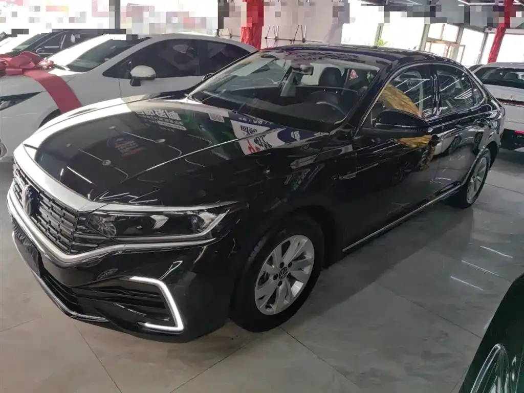 Volkswagen Passat New Energy — фото 1