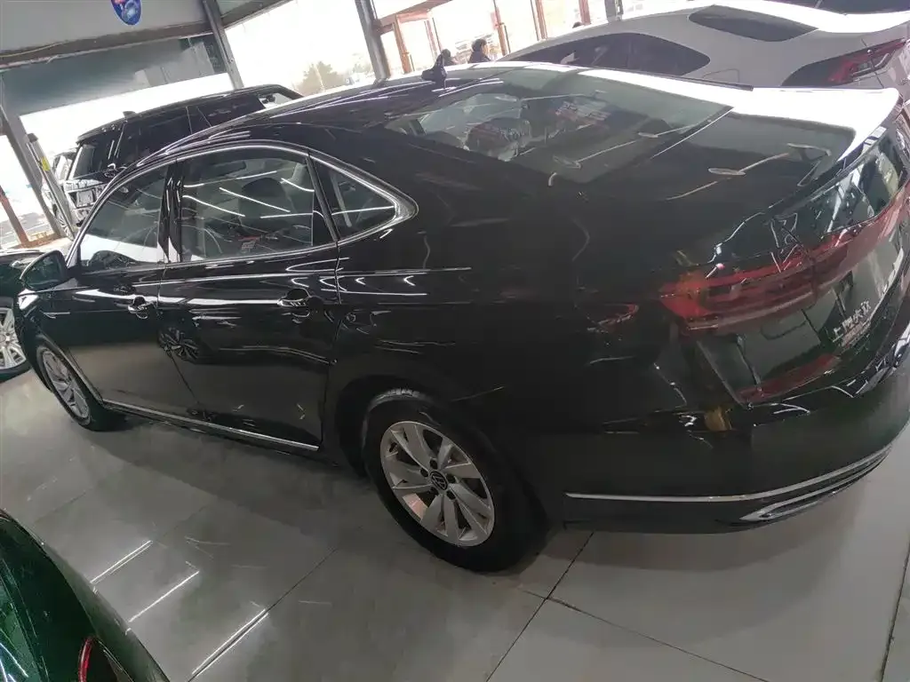 Volkswagen Passat New Energy — фото 10