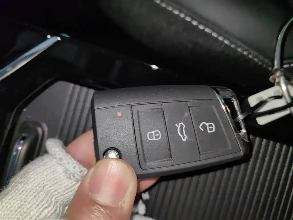 Volkswagen Passat New Energy — фото 4