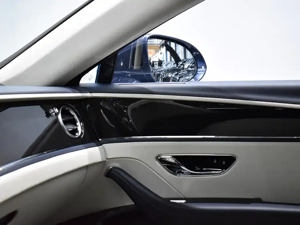 Bentley Flying Spur — фото 2