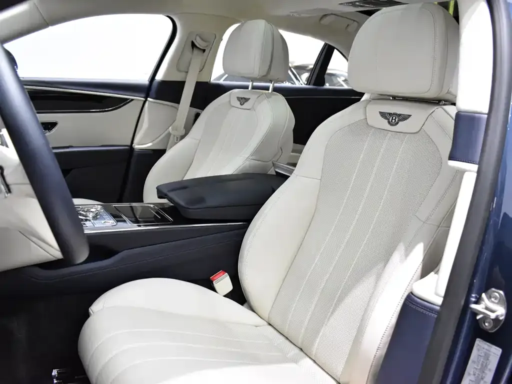 Bentley Flying Spur — фото 6