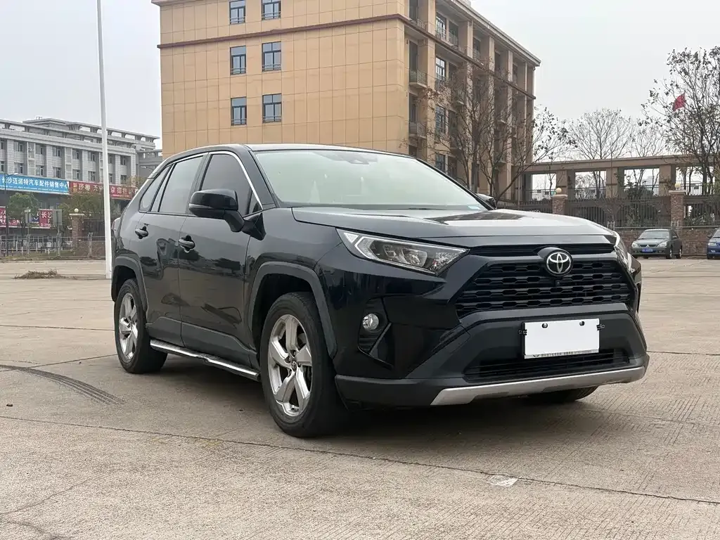 Toyota RAV4 2021 из CN, фото 1