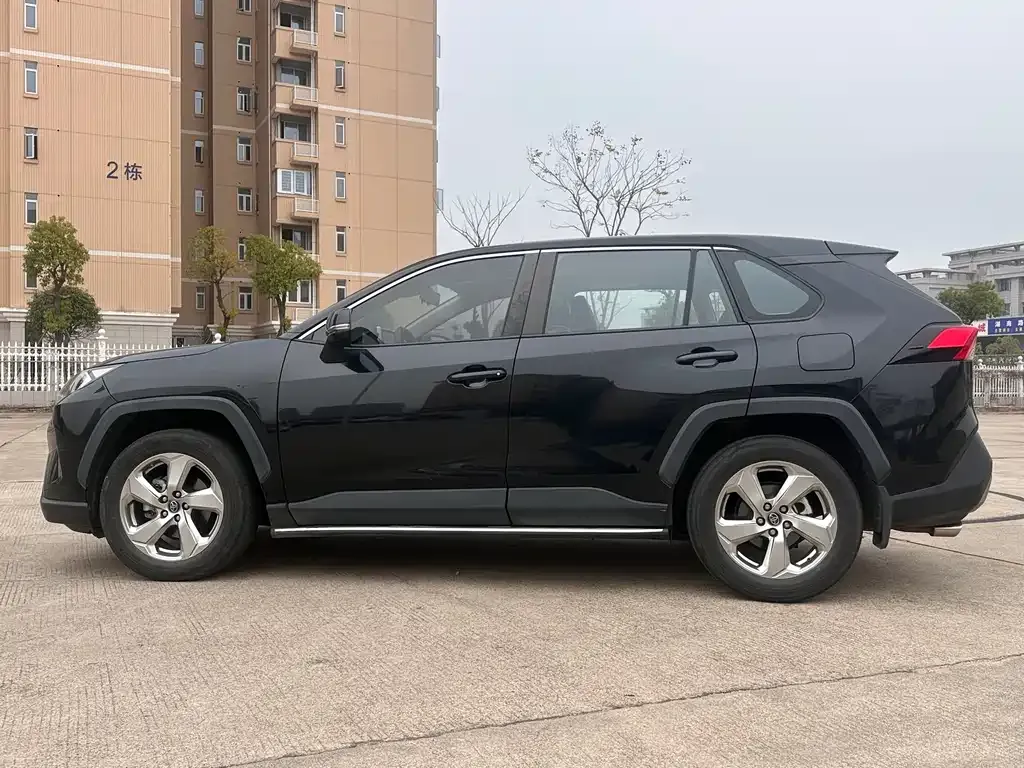 Toyota RAV4 2021 из CN, фото 4