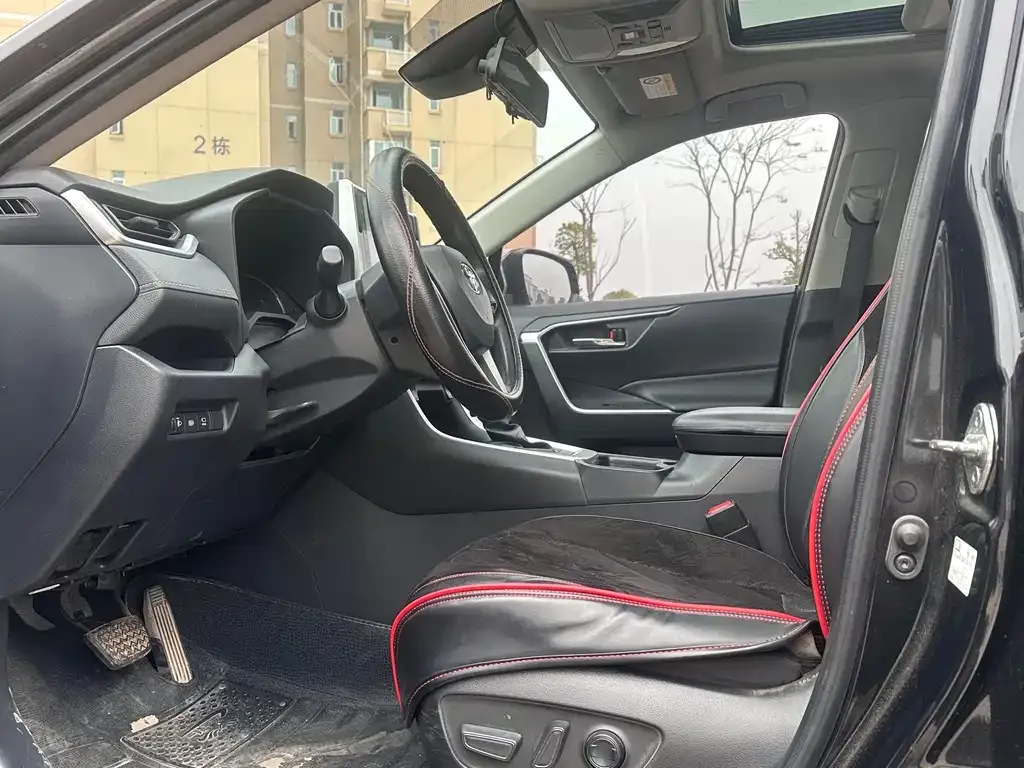 Toyota RAV4 2021 из CN, фото 5