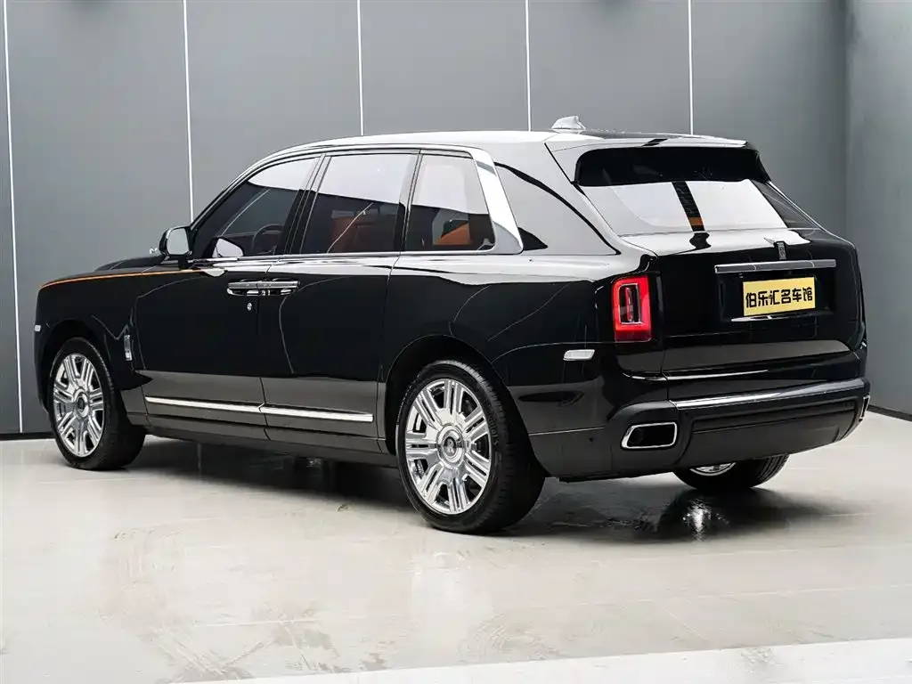 Rolls-Royce Cullinan — фото 8