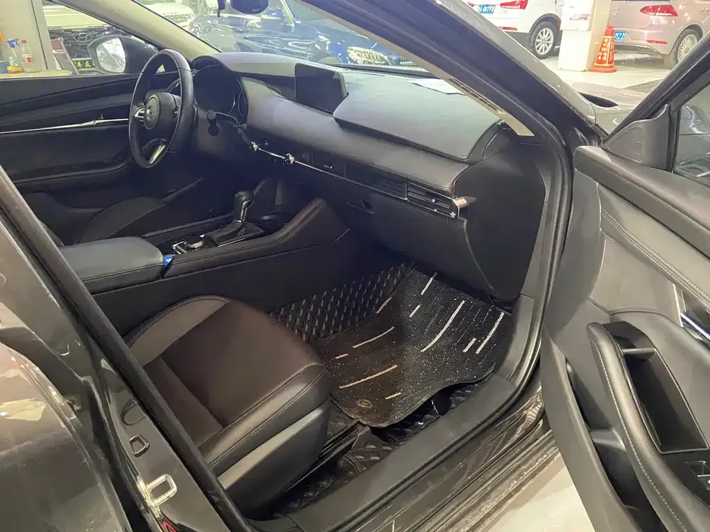 Mazda 3 Axela 2023 из CN, фото 4
