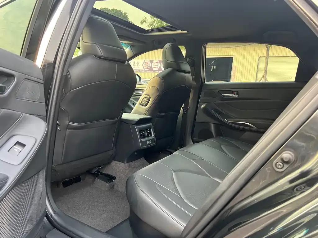 Toyota Avalon 2022 из CN, фото 2