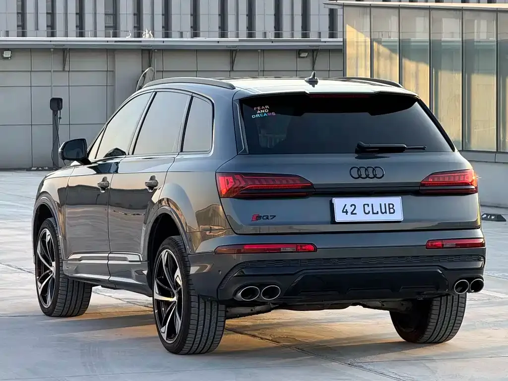 Audi SQ7 2024 из CN, фото 6