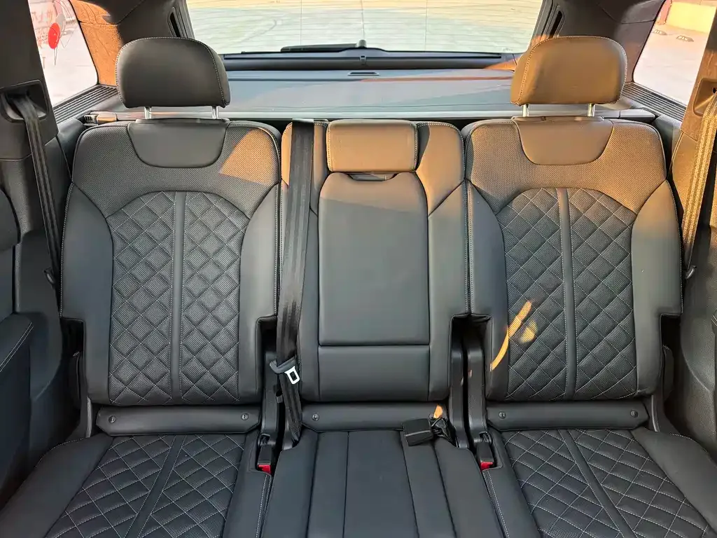 Audi SQ7 2024 из CN, фото 7