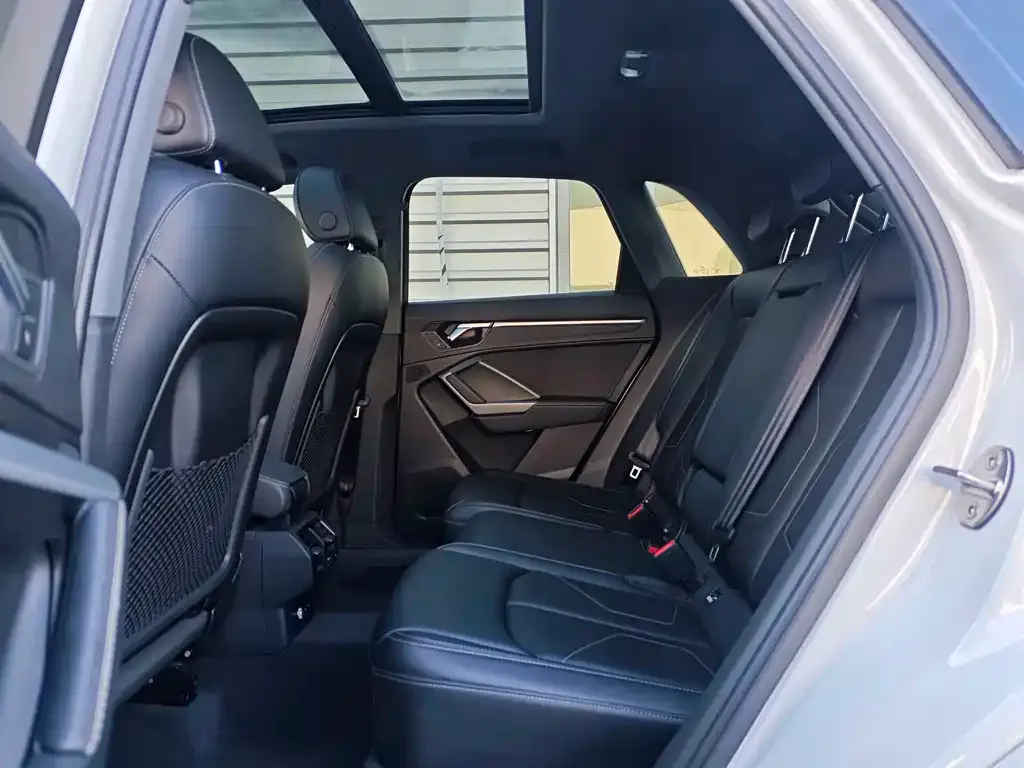 Audi Q3 2023 из CN, фото 3