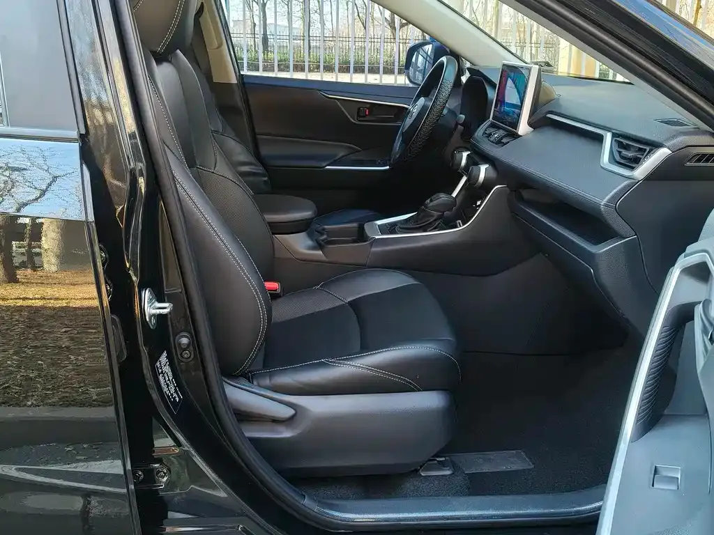 Toyota Wildlander 2022 из CN, фото 3