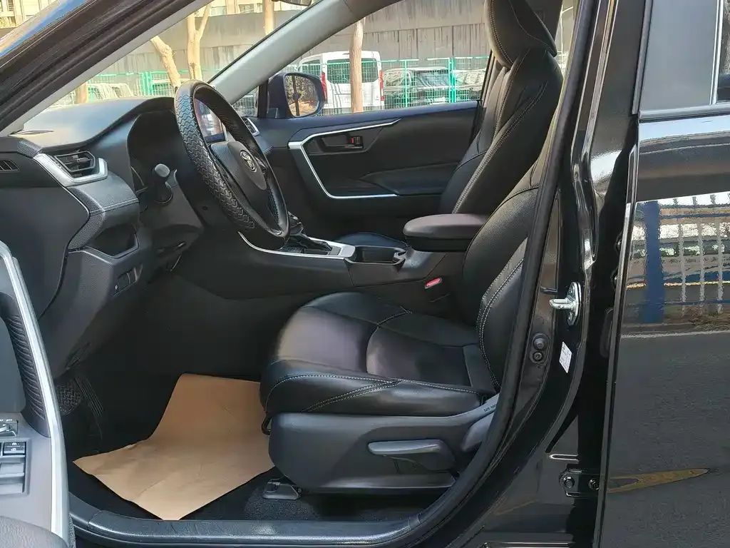 Toyota Wildlander 2022 из CN, фото 2