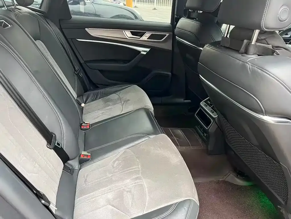 Audi A6L 2024 из CN, фото 3