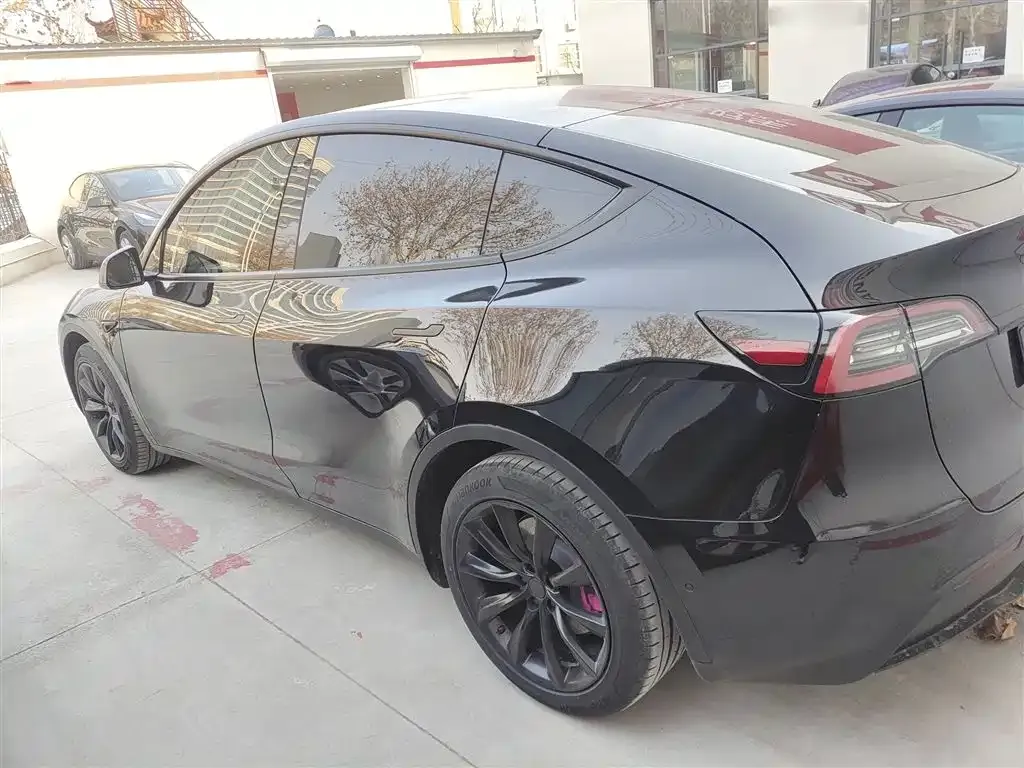 Tesla Model Y — фото 10