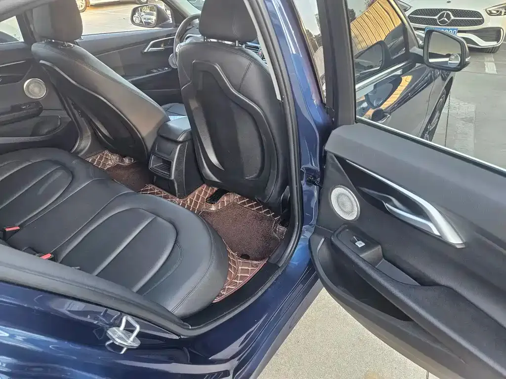 BMW 1 Series 2021 из CN, фото 10