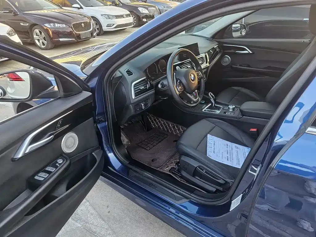 BMW 1 Series 2021 из CN, фото 3