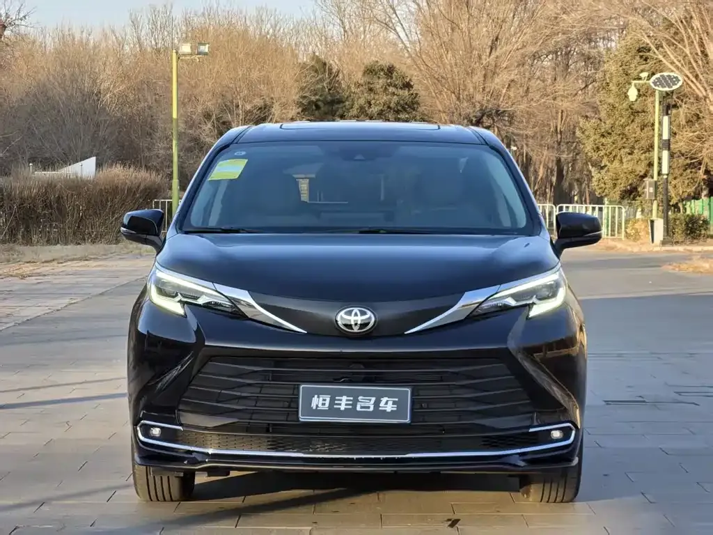 Toyota Sienna — фото 9