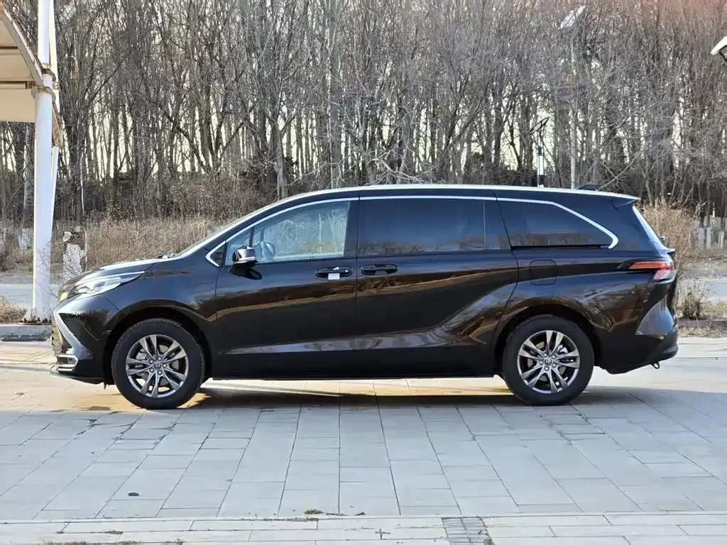 Toyota Sienna — фото 10