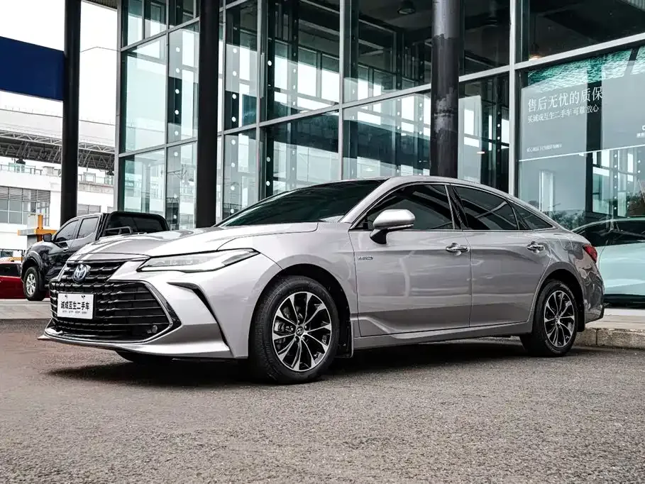 Toyota Avalon — фото 1