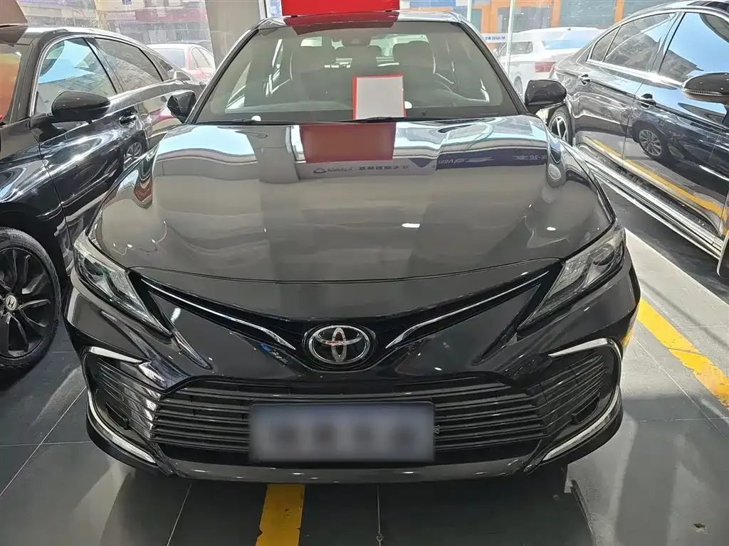 Toyota Camry — фото 5