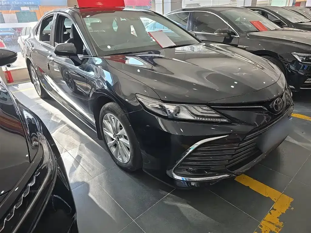 Toyota Camry — фото 6