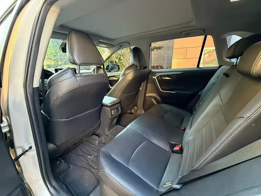 Toyota Wildlander 2023 из CN, фото 2