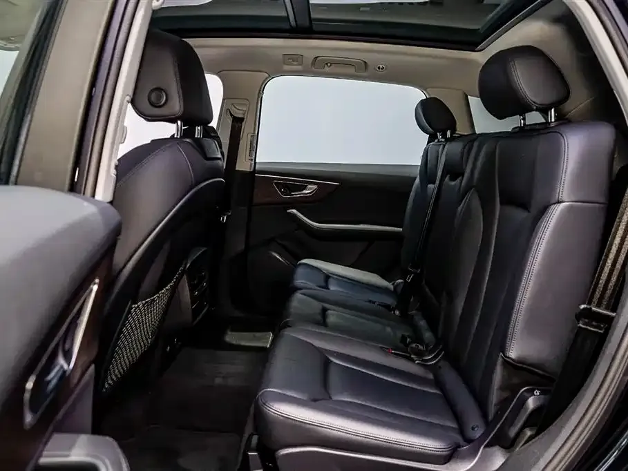 Audi Q7 2023 из CN, фото 4