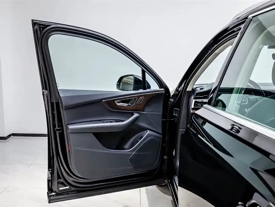 Audi Q7 2023 из CN, фото 8