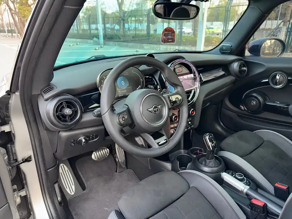 MINI Cooper (3-door) 2024 из CN, фото 2
