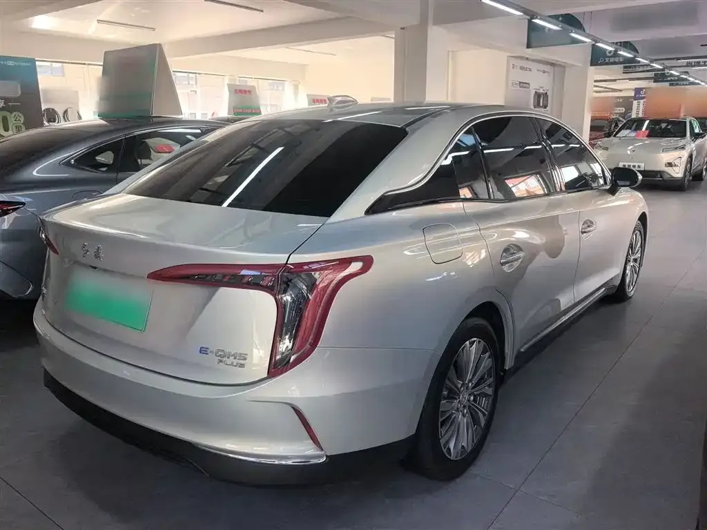 Hongqi E-QM5 2024 из CN, фото 9