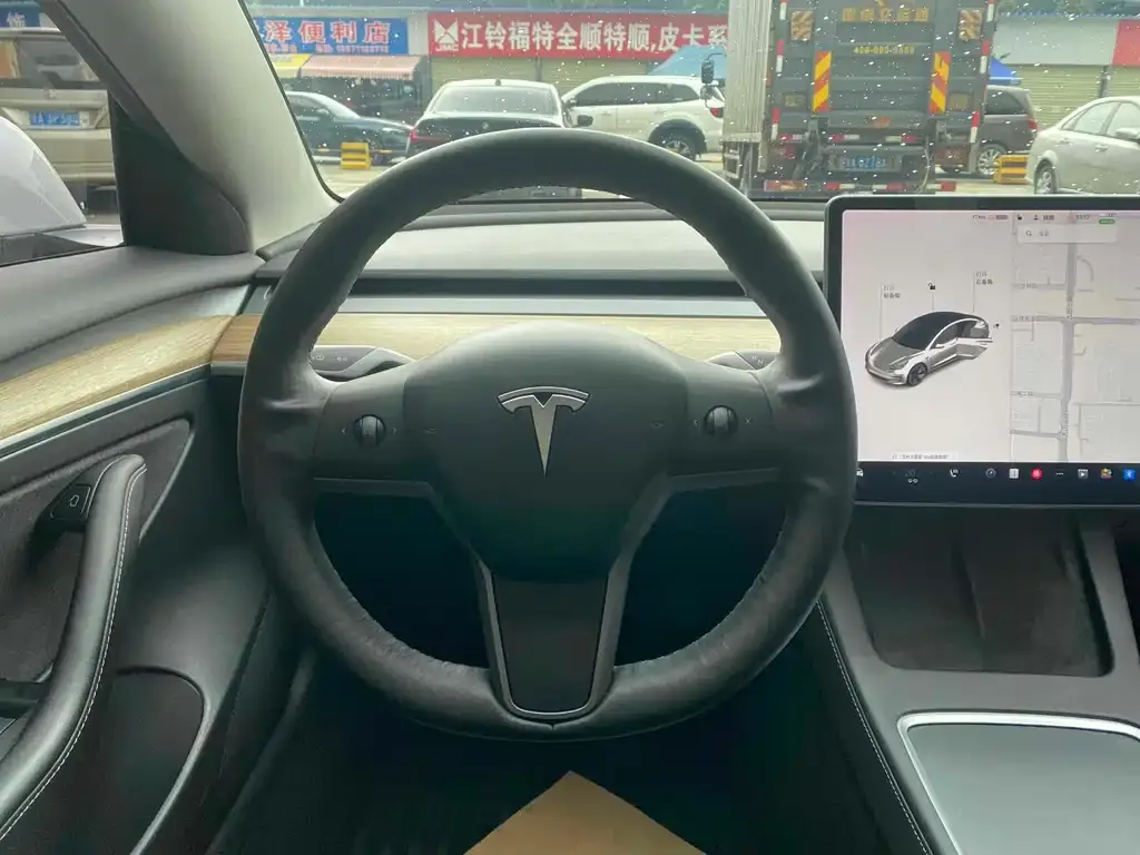 Tesla Model 3 — фото 10
