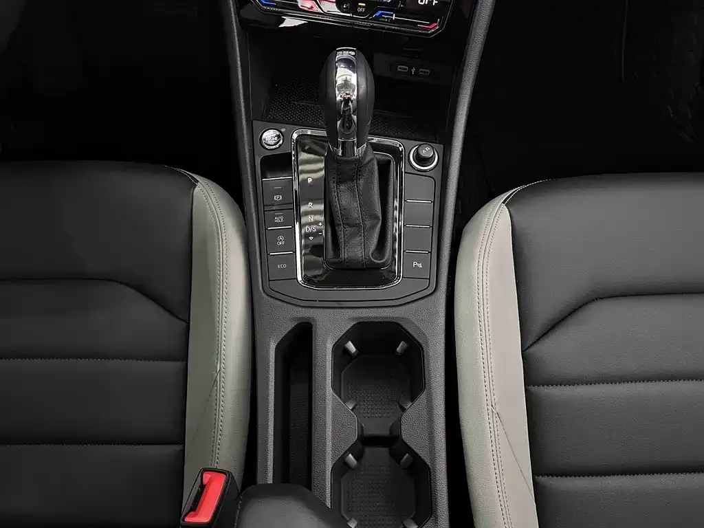 Volkswagen Bora 2024 из CN, фото 10