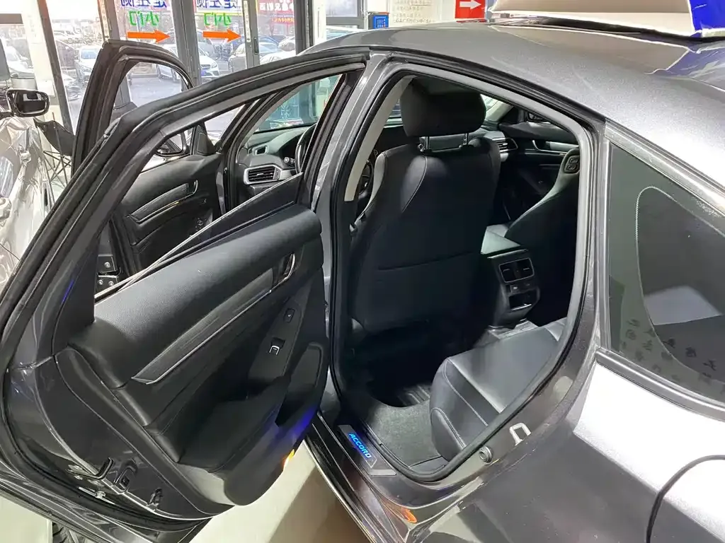 Honda Accord — фото 9