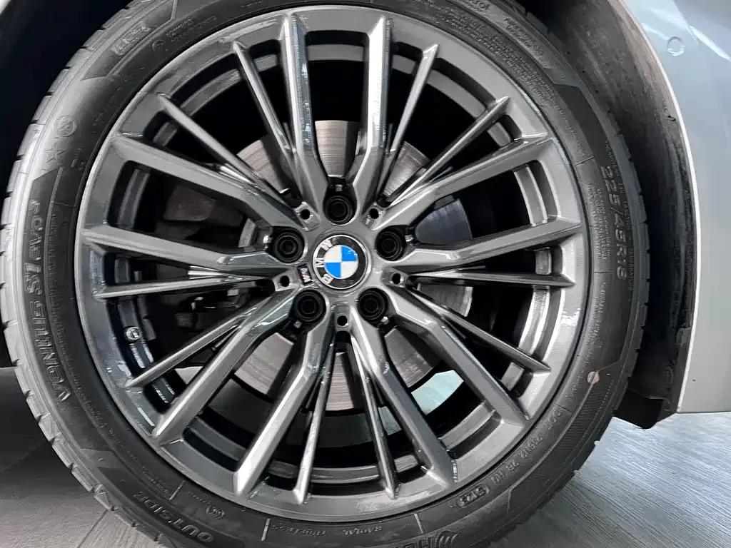 BMW 3 Series 2024 из CN, фото 7