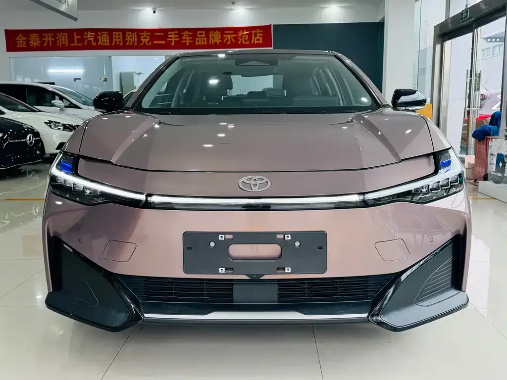 Toyota bZ3 2023 из CN, фото 2