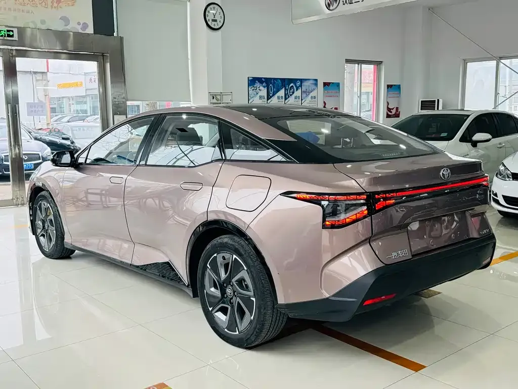 Toyota bZ3 2023 из CN, фото 4