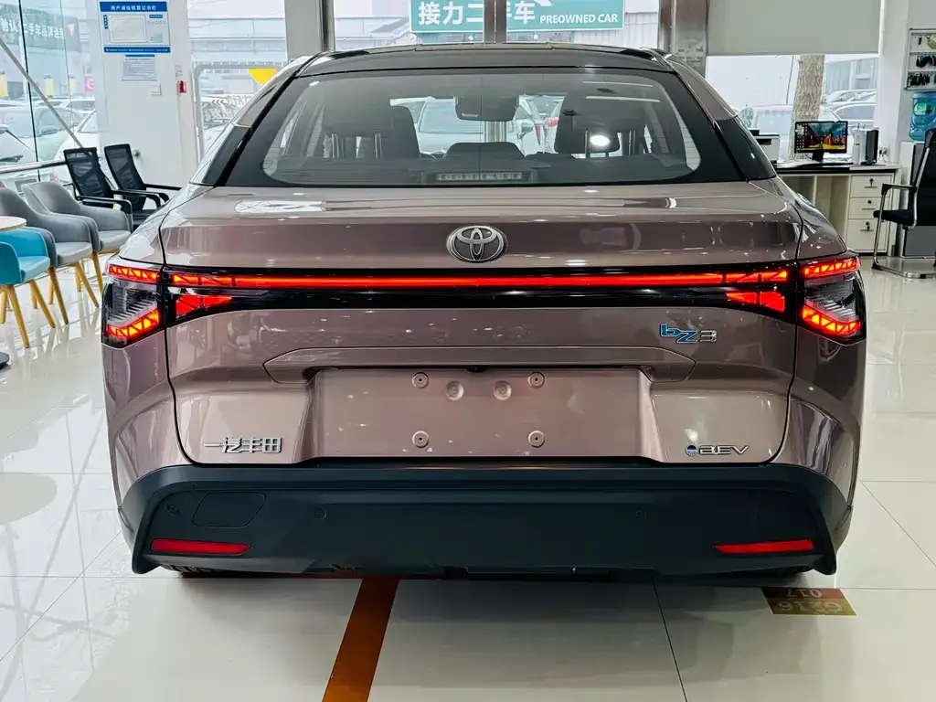Toyota bZ3 2023 из CN, фото 9