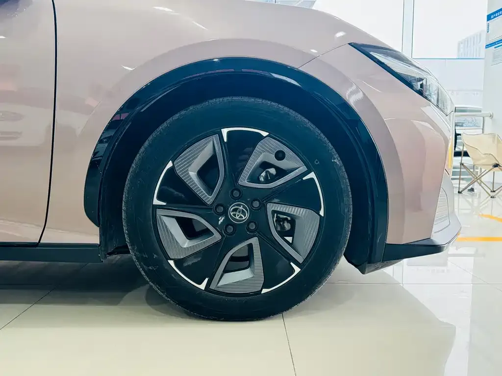Toyota bZ3 2023 из CN, фото 3